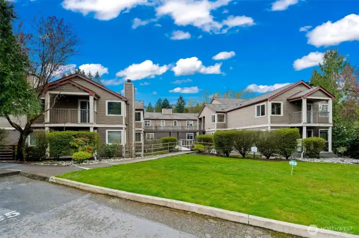 Beautiful Arrington Place - a serene place surrounded by nature yet a short stroll to electric downtown Issaquah