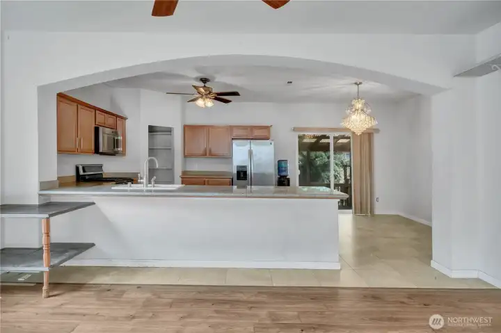 Beautiful open kitchen pennisula perfect for entertaining