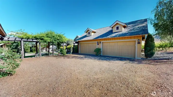 1.5 Car Garage