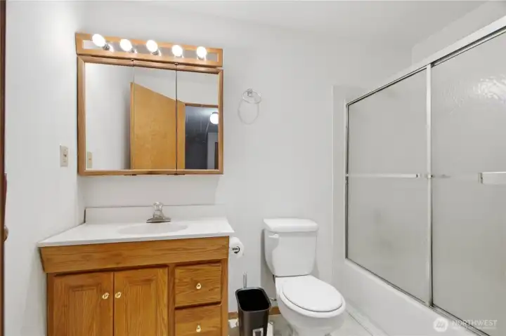 full bathroom full bathroom
