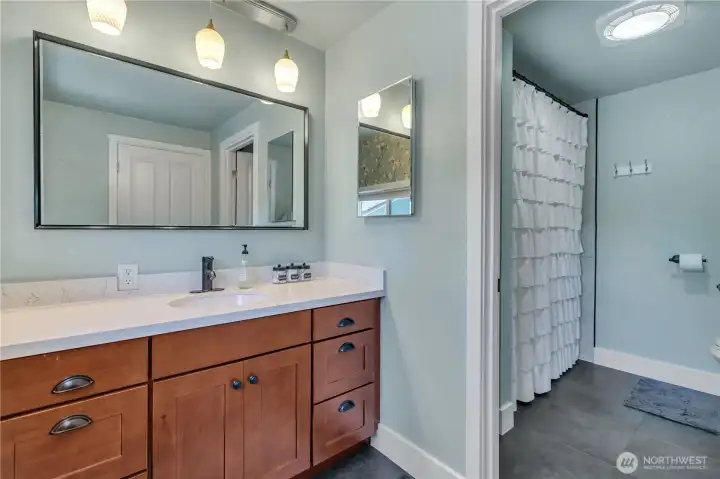 Full bathroom on main level