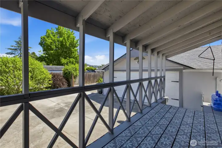 Covered porch on the side of the house
