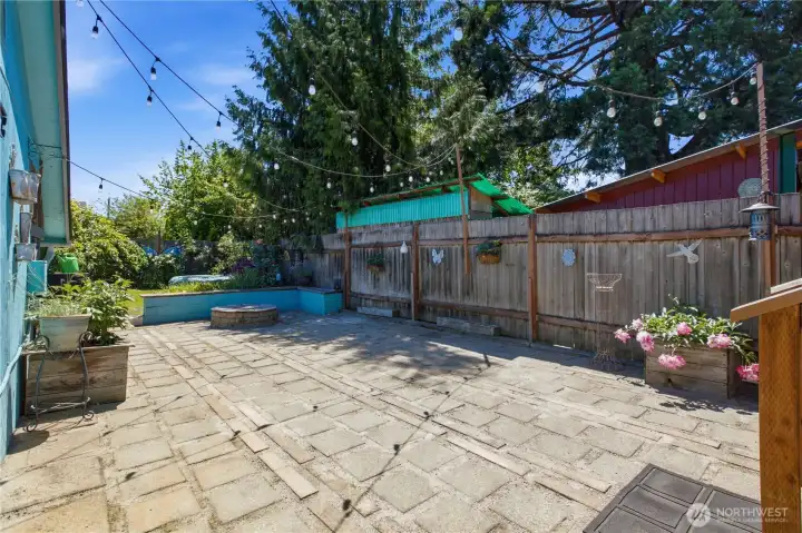 Paver courtyard