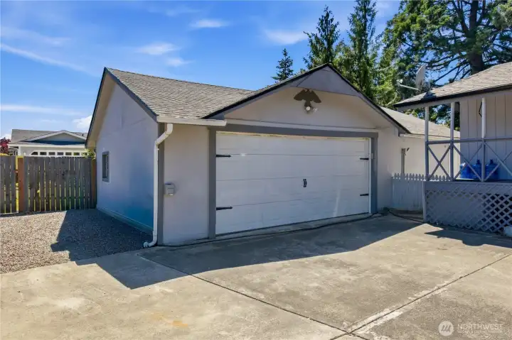 Detached garage