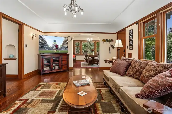 Art Deco archway leads from the Living area into the formal Dining Room. Art Deco archway leads from the Living area into the formal Dining Room.