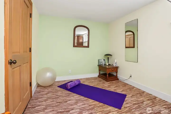 Non-conforming 4th bedroom in the lower level is currently being used as a Yoga Studio. Non-conforming 4th bedroom in the lower level is currently being used as a Yoga Studio.