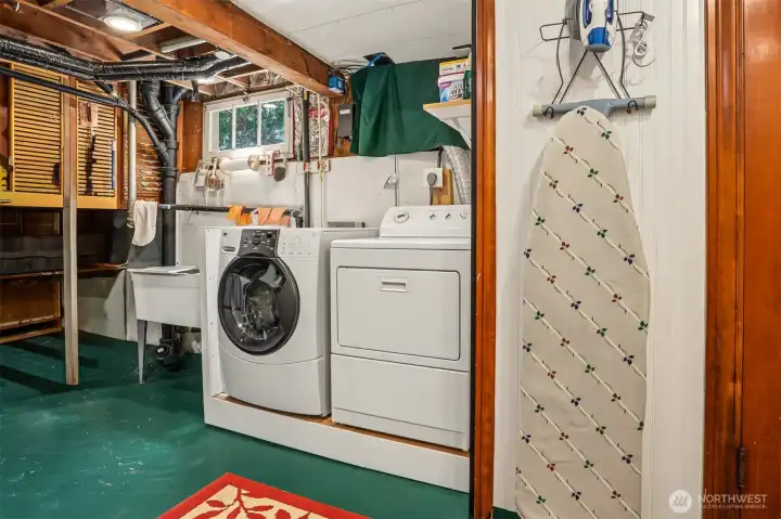 Laundry facilities located on the lower level. Laundry facilities located on the lower level.