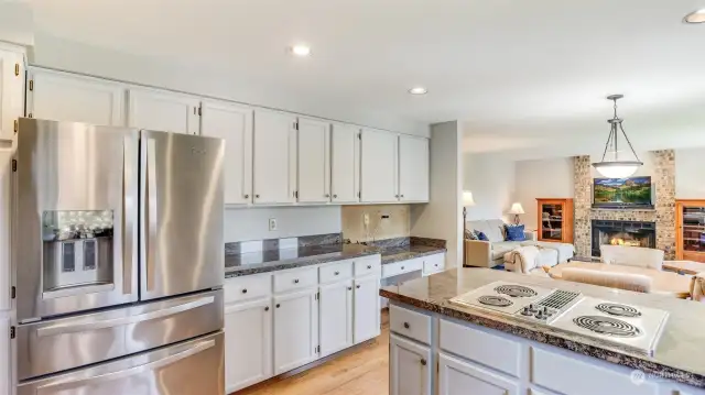 This spacious kitchen offers all stainless steel appliances, cooktop, granite counters, hardwood floors and a built-in desk space.