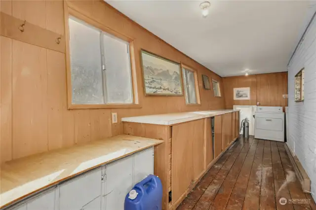 Enclosed Bonus area with Laundry