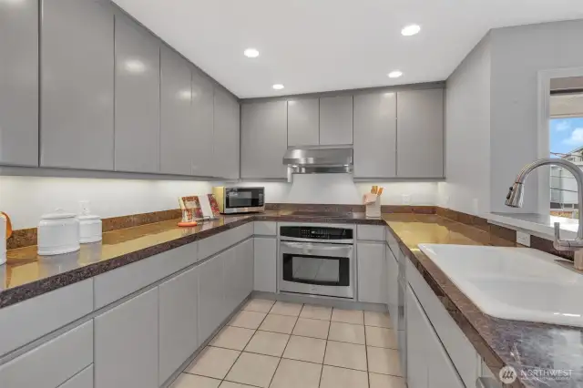 Abundance of cabinets, sleek lines for a spacious kitchen open on the living space.