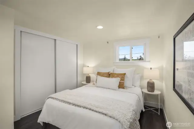 Downstairs bedroom.