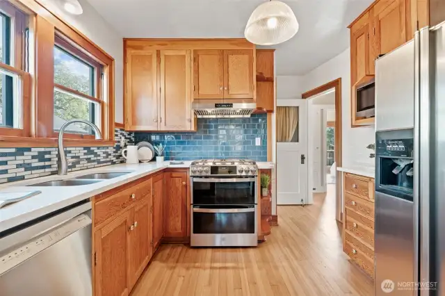 This well-appointed kitchen offers stainless steel appliances, including a gas range and double oven—perfect for the home chef.