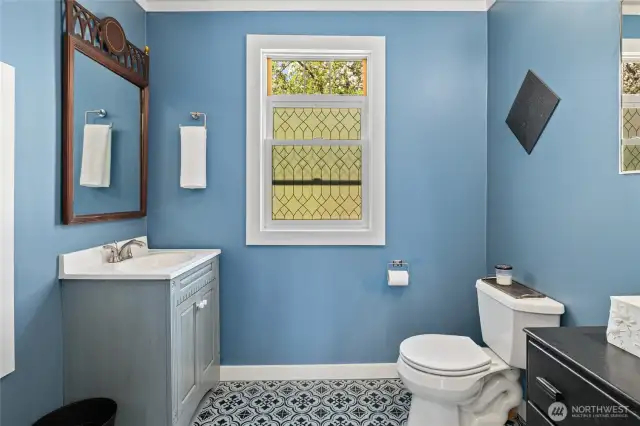 1/2 Bath upstairs
