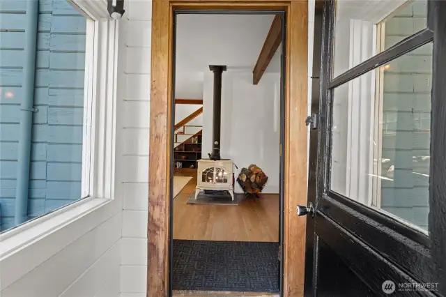 Covered entryway into front door.