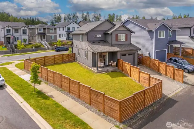 Aerial view back,sideyard.