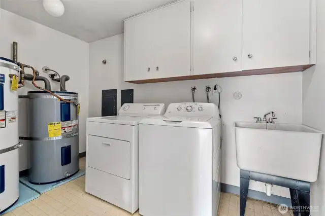 ADU - utility room with sink