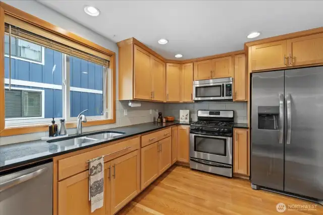 Lots of kitchen cabinet & counter space!