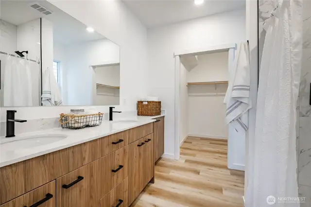 Photos shown are of a similar floor plan previously built in a different neighborhood (The Ridge in Blaine). Finishes and features may vary. Some items pictured reflect buyer-selected upgrades which are not included in the base price and may be added at an additional cost.