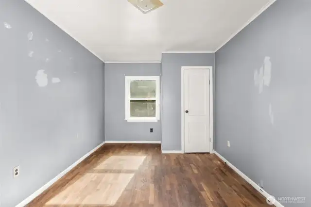 Downstairs bedroom.