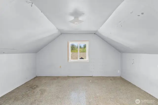 Upstairs bedroom.