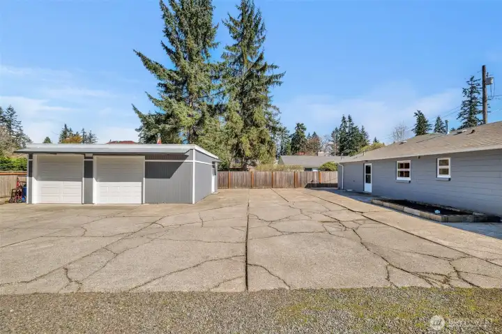Detached 30X25 Shop/2 car garage Detached 30X25 Shop/2 car garage