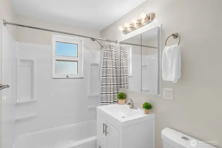 Full bathroom Full bathroom