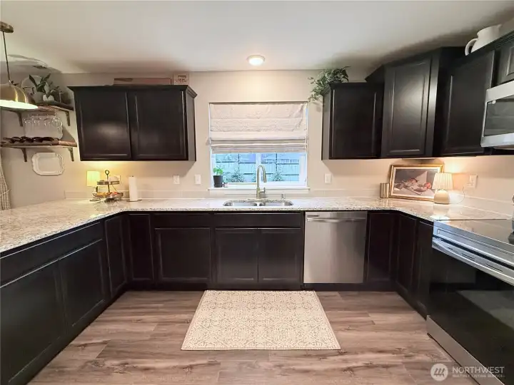 Stainless appliances, granite countertops