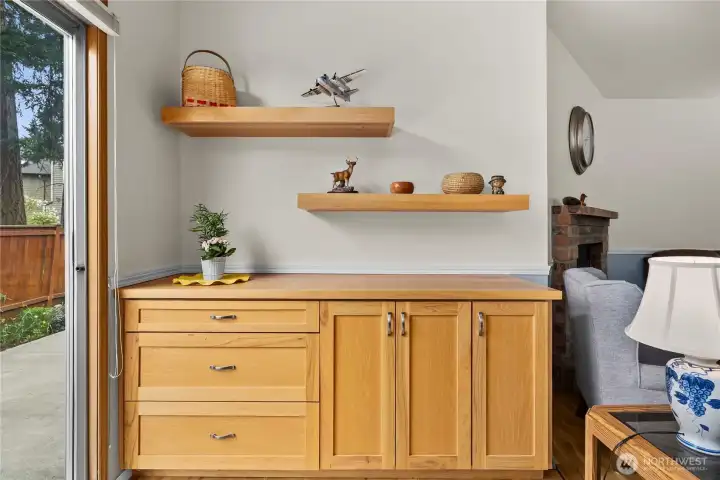 Built in buffet stays.