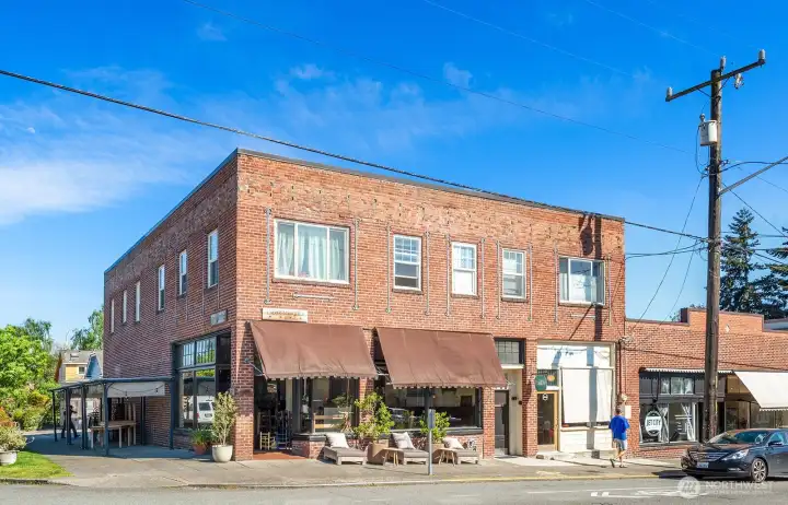 Cantinetta - a neighborhood favorite.