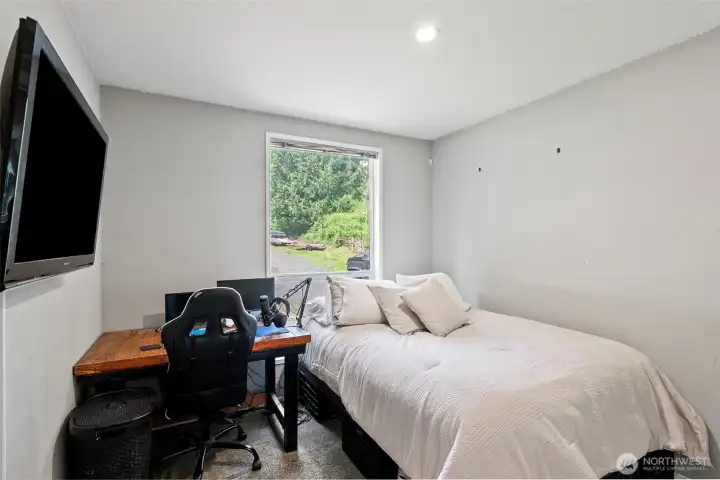 3rd Bedroom (TV does NOT convey)