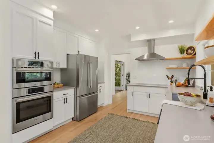 Updated kitchen with bosh appliances