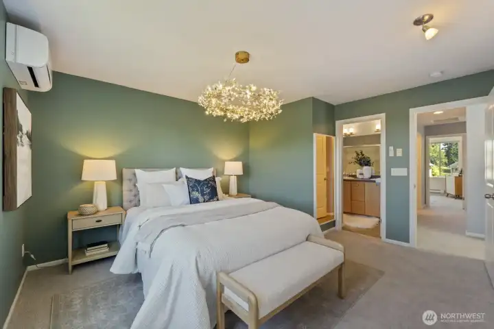 Large Primary Suite w Onsuite