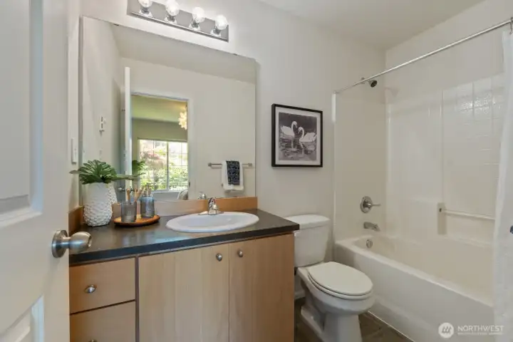 Full Bathroom in 3rd Bedroom