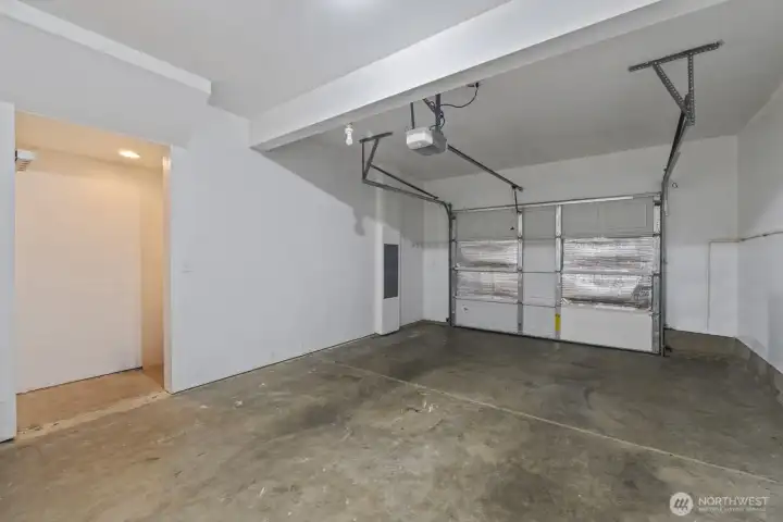 Large Garage w Storage