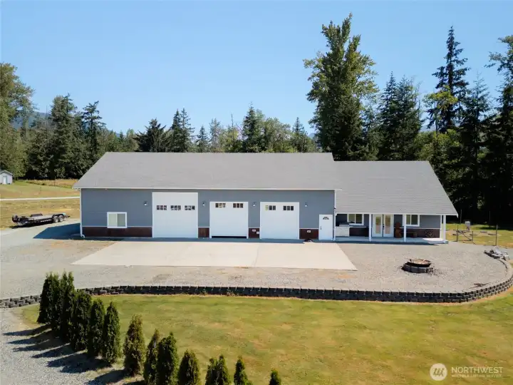Shop measures 40'x70' with extra tall ceilings. Doors are (1) 13'6"x12 and (2) 10'x10'. Shop measures 40'x70' with extra tall ceilings. Doors are (1) 13'6"x12 and (2) 10'x10'.