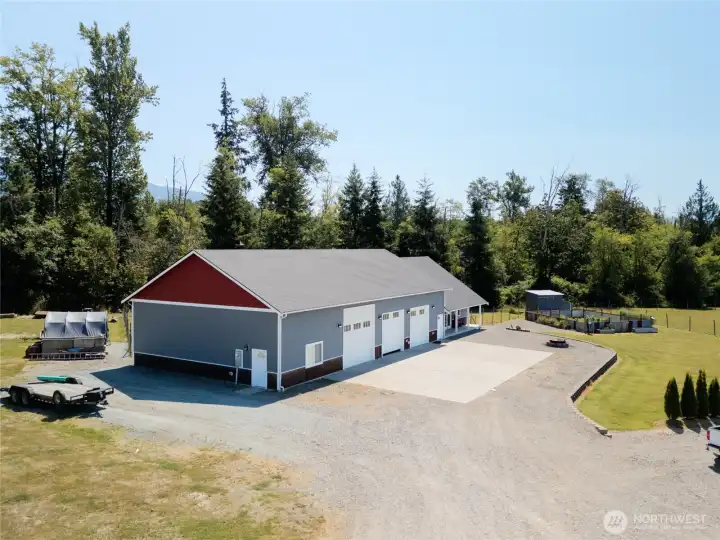 Ample parking and room to maneuver trailers, RV's etc. Ample parking and room to maneuver trailers, RV's etc.