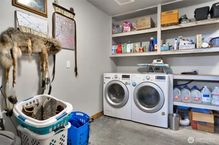 Utility room located in shop. Utility room located in shop.