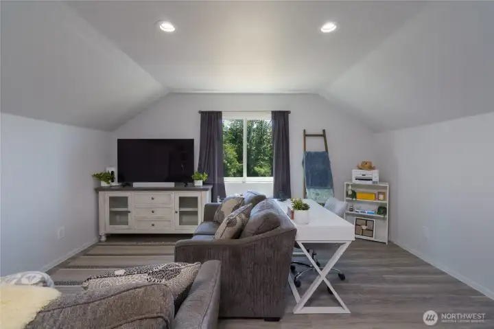 A great flex space, currently used as a guest or 3rd bedroom. Laminate flooring throughout. A great flex space, currently used as a guest or 3rd bedroom. Laminate flooring throughout.