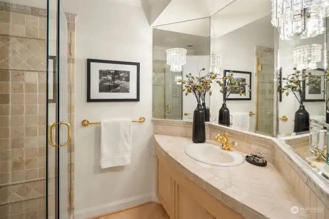 The 2nd bath with tiled shower.