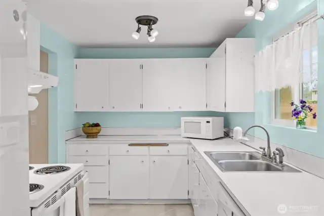 Kitchen. Refridgerator is 1 year old
