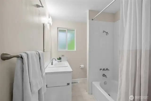 Full bathroom, next to the bedrooms