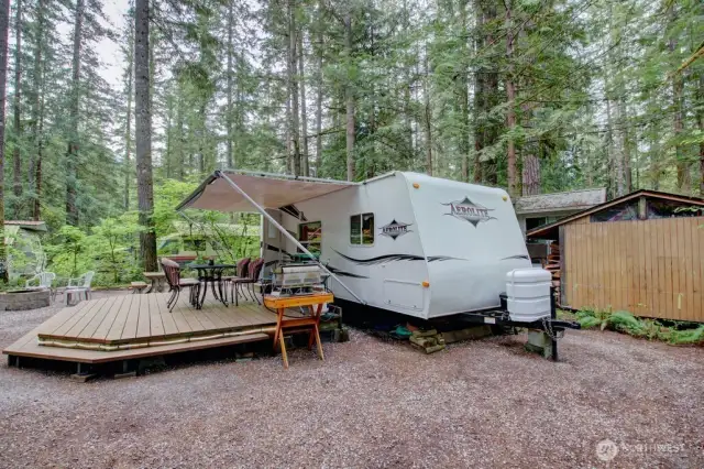 Deck off of trailer parking