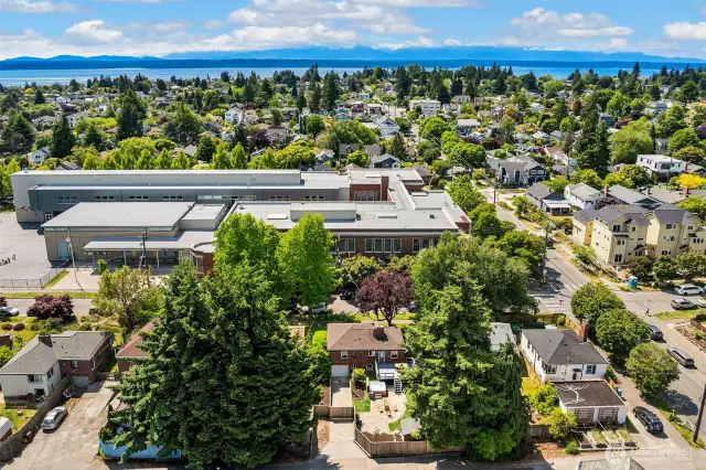 Desirable Loyal Heights location west of 24th and a short jaunt to Sunset Hill Park and Golden Gardens.