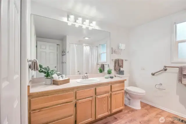 full bath with laundry closet