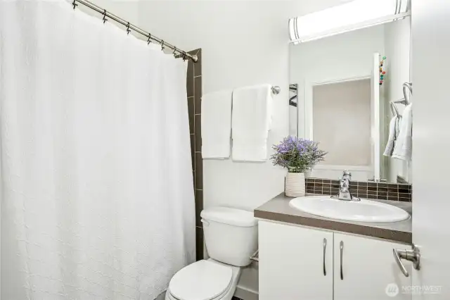 Upstairs FULL Bathroom