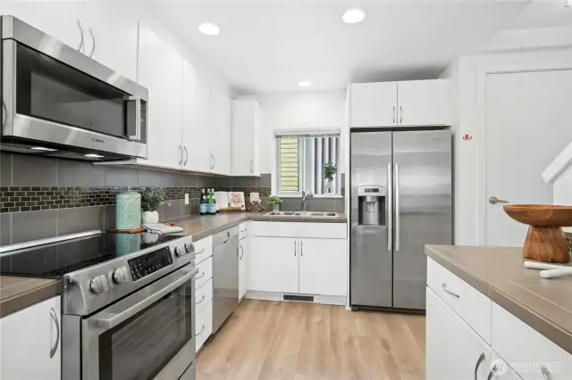 All appliances stay!