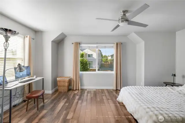Bonus/4th bedroom