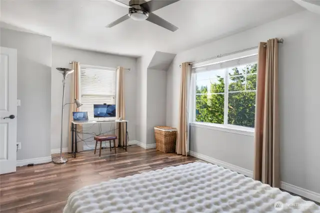 Bonus/4th bedroom