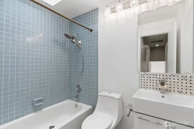 Full bath upper floor