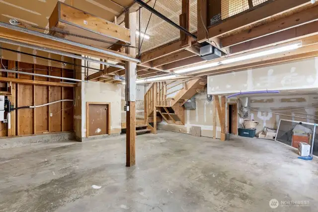Garage with plenty of storage space